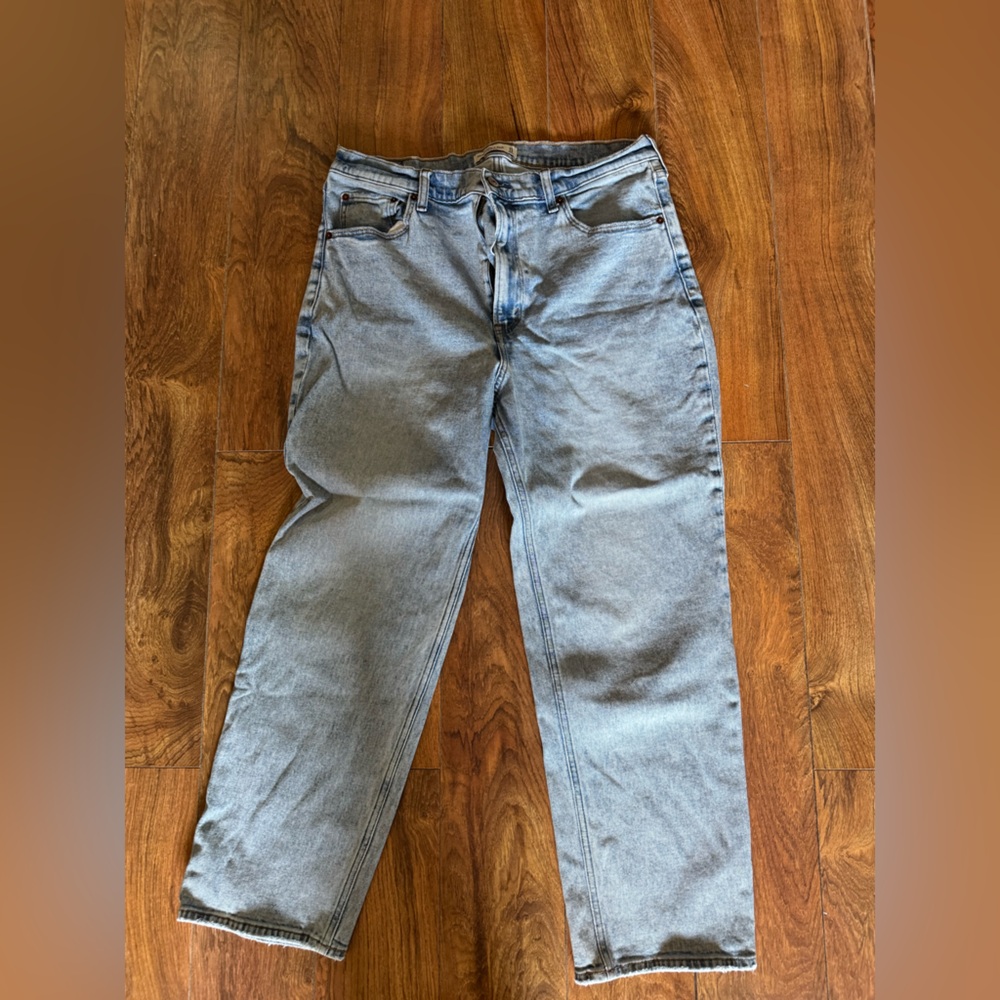 Abercrombie & Fitch Ankle Straight High Rise Light Wash Jeans